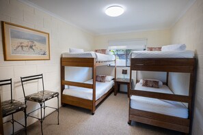 2 bedrooms, iron/ironing board, free WiFi, bed sheets - Safari Villa @ The Blue Seas (Scamander)