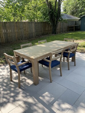 Outdoor dining
