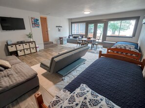 3 Schlafzimmer, Schreibtisch, Bügeleisen/Bügelbrett, Reisekinderbett