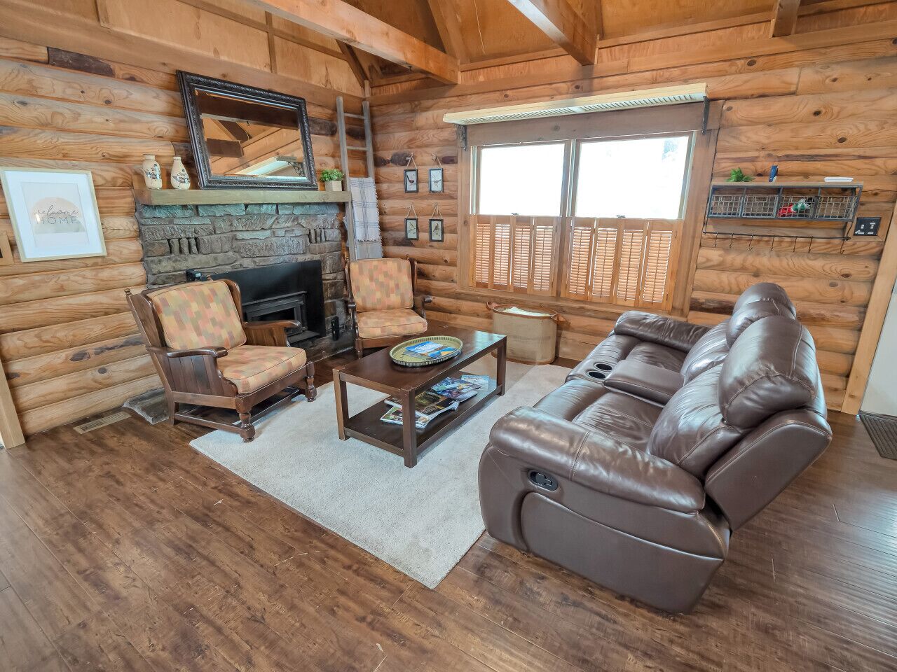 スマートテレビ、暖炉、テレビゲーム、卓球台