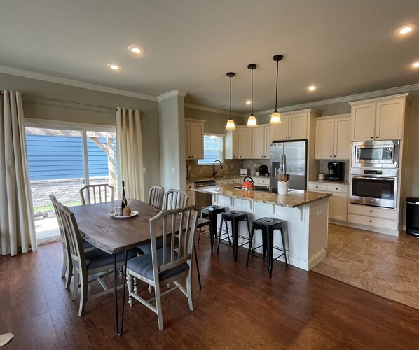 Dining - *NEWLY LISTED* Near U of A/NW Arkansas 4 BR/3.5 BA (Fayetteville)