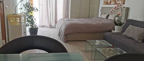 1 habitación, tabla de planchar con plancha, wifi y ropa de cama