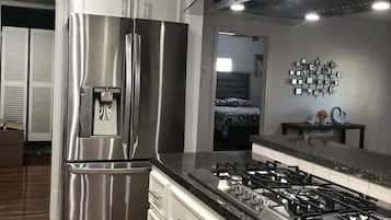 Micro-ondes, four, plaque de cuisson, lave-vaisselle
