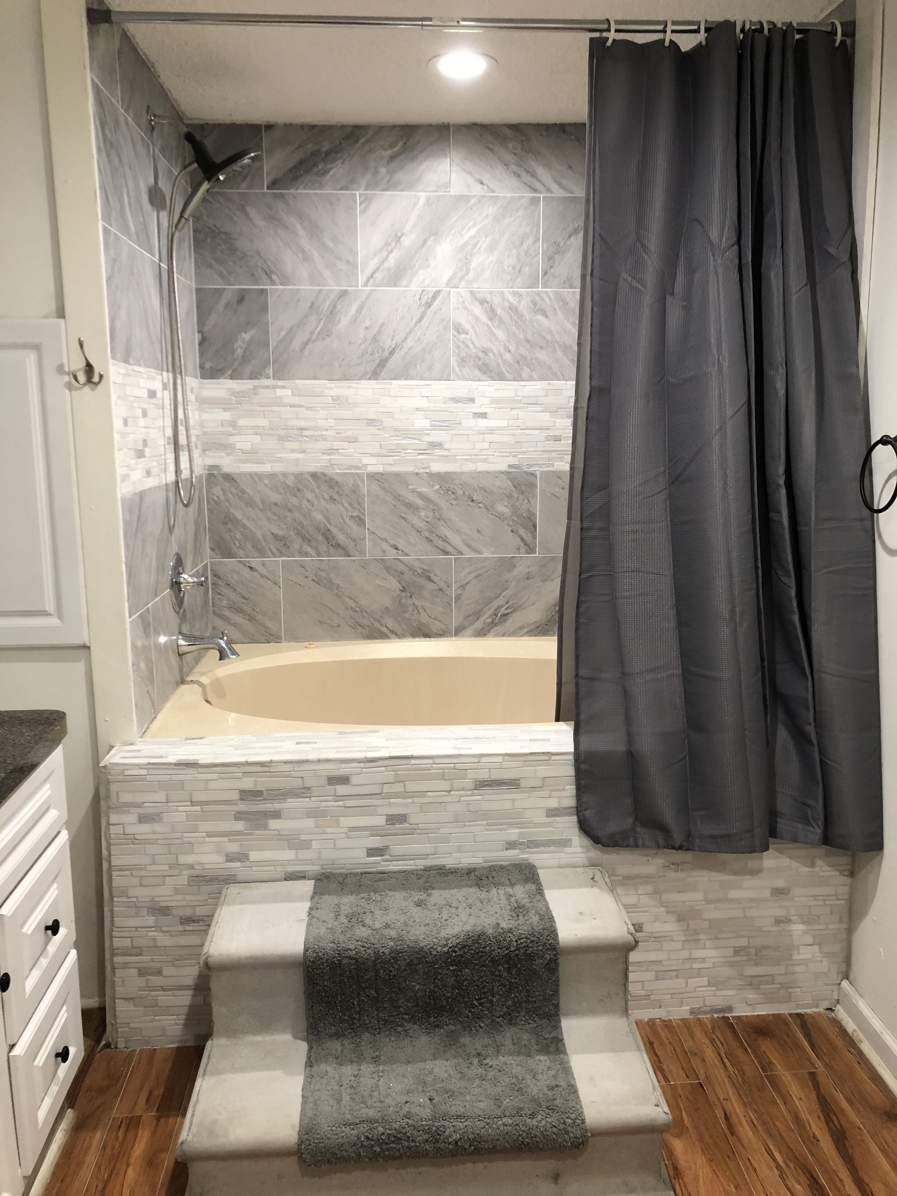 Shower, jetted bath, shampoo