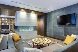 Fernseher, Stereoanlage