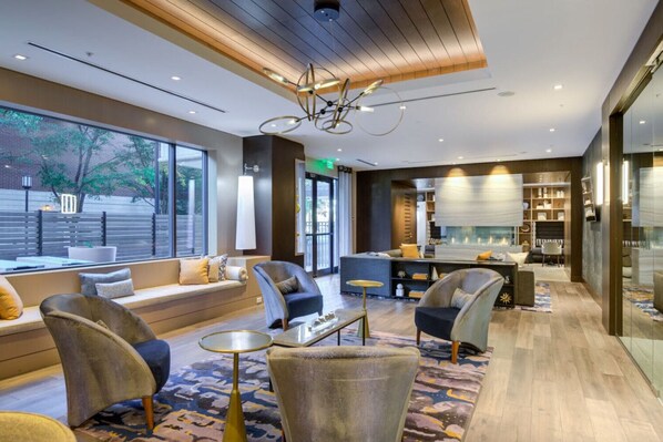 Lobby - Sleek Pentagon City 1BR w/ W/D, Gym & Lounge, near Metro, by Blueground (Northern Virginia)