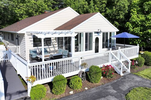 Scenic Waterfront Retreat Close to Annapolis | Panoramic Bay/Bridge Views & Fenced-In Yard