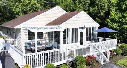 Scenic Waterfront Retreat Close to Annapolis | Panoramic Bay/Bridge Views & Fenced-In Yard