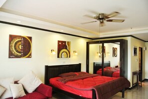 1 bedroom, bed sheets