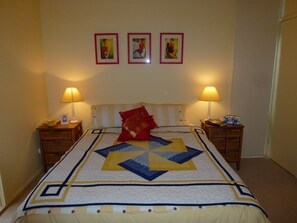 4 bedrooms, desk, iron/ironing board