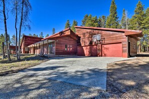 Exterior - Charming Leadville Retreat w/ Private Hot Tub (Leadville)