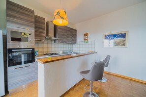 Kjøleskap, mikrobølgeovn og oppvaskmaskin