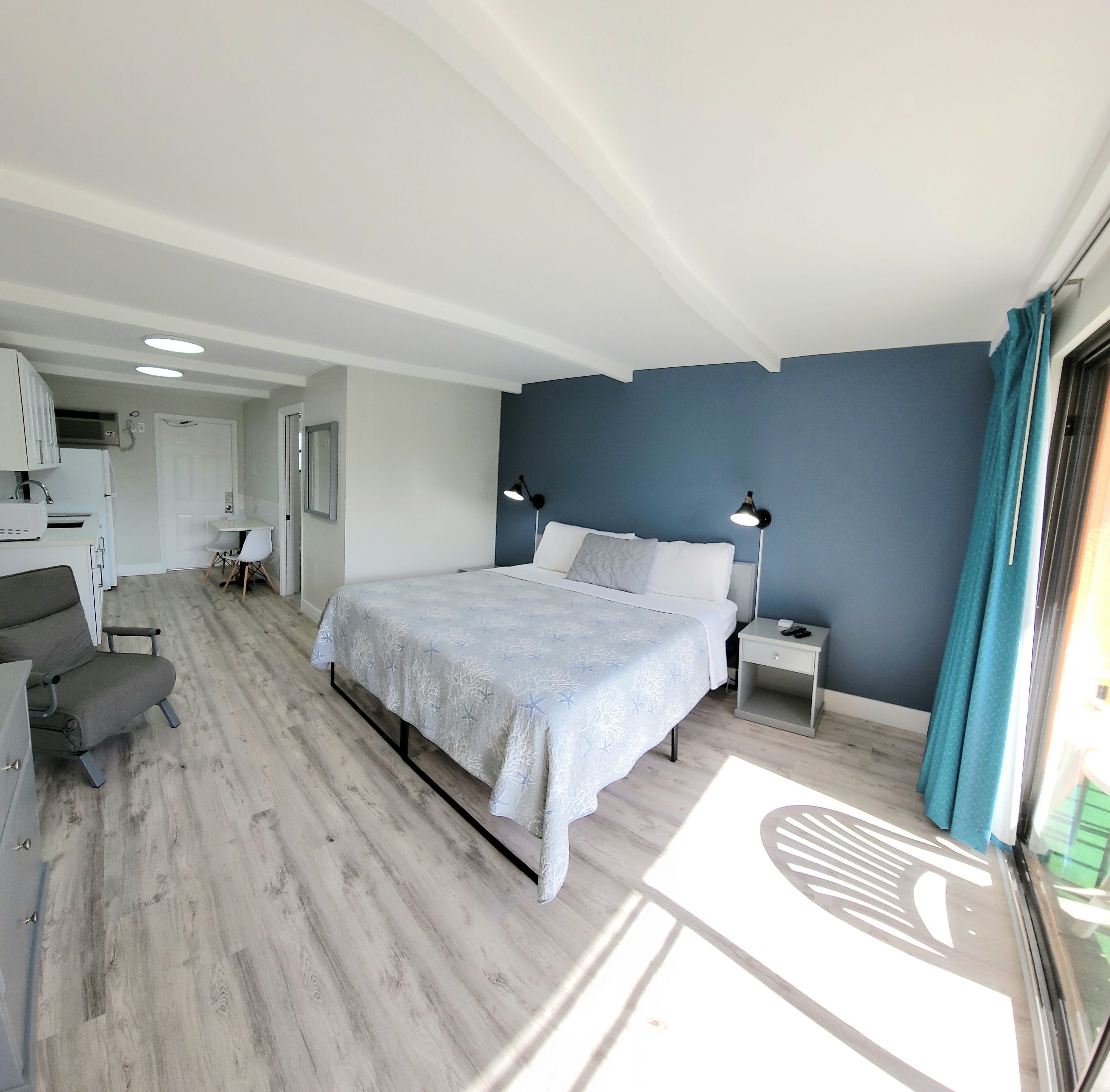 1 chambre, fer et planche à repasser, draps fournis