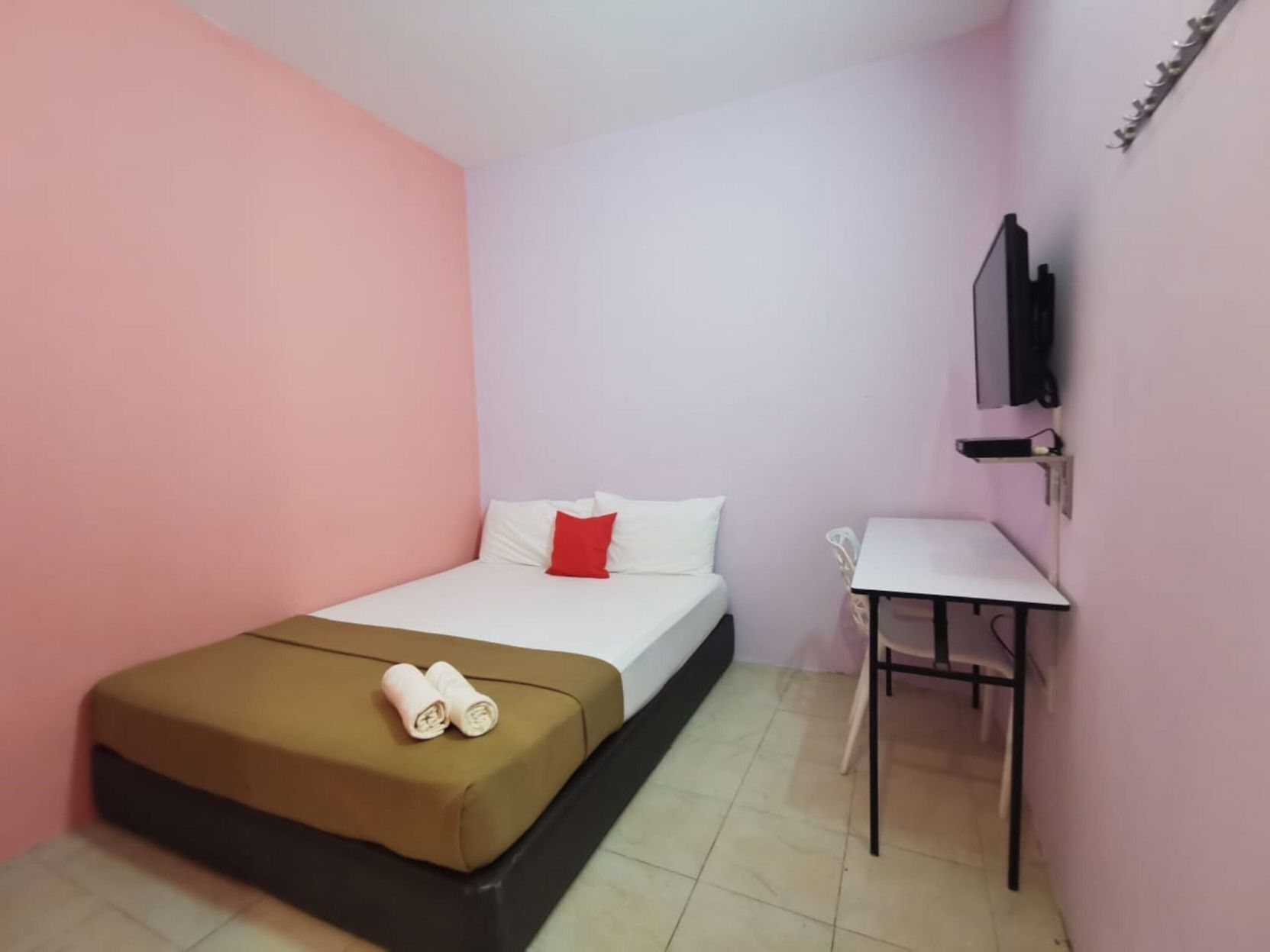 Free WiFi, bed sheets