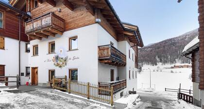 Apartment 'Arancione Al bait da Giulio' with Mountain View