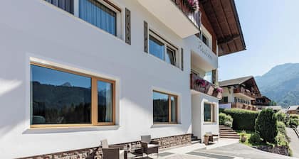 Appartement moderne "Ravison" avec vues sur les montagnes, jardin et Wi-Fi