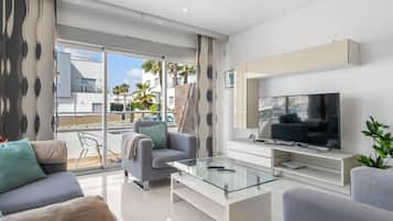 Een televisie en een dvd-speler