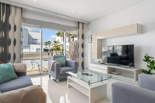 Villa Bahati close to the Beach with Sea View, Shared Pool, Garden, A/C & Wi-Fi