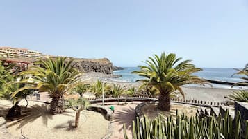 Una spiaggia nelle vicinanze