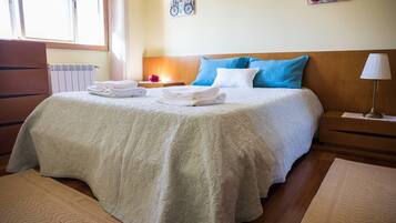 4 bedrooms, iron/ironing board, free WiFi, bed sheets