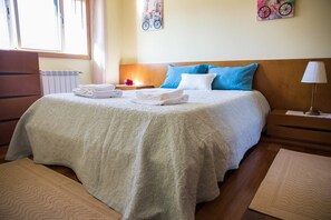 4 bedrooms, iron/ironing board, free WiFi, bed sheets