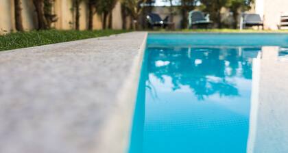 Villa "Our Dream Villas" avec vue sur la mer, piscine, jardin, terrasse, balcon et Wi-Fi.