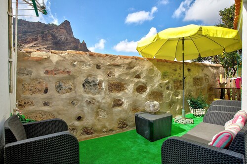 Holiday Home "Casa del Callejón" with Mountain View, Terrace & Outdoor Shower