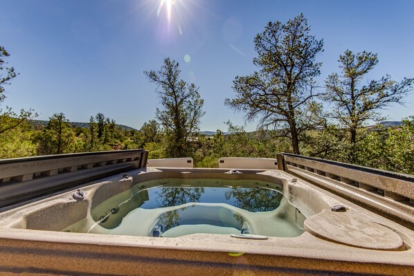 Outdoor spa tub
