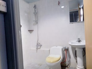 Bathroom - OYO 90376 Centre Point Hotel (Limbang)