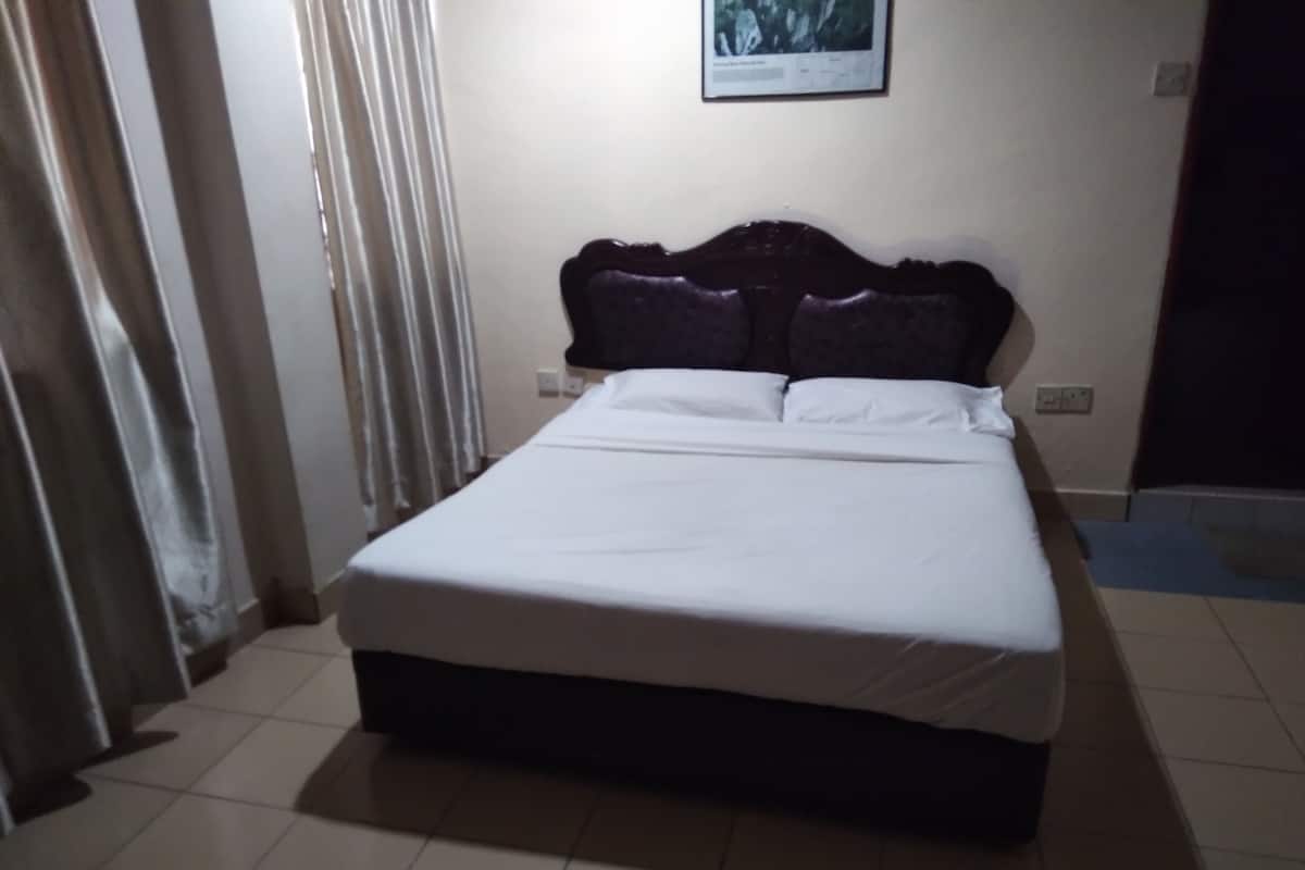 Deluxe Double Room, 1 Queen Bed | 1 bedroom, free WiFi, bed sheets