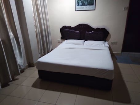 Deluxe Double Room, 1 Queen Bed. OYO 90376 Centre Point Hotel