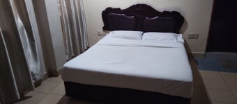 OYO 90376 โรงแรม Centre Point 