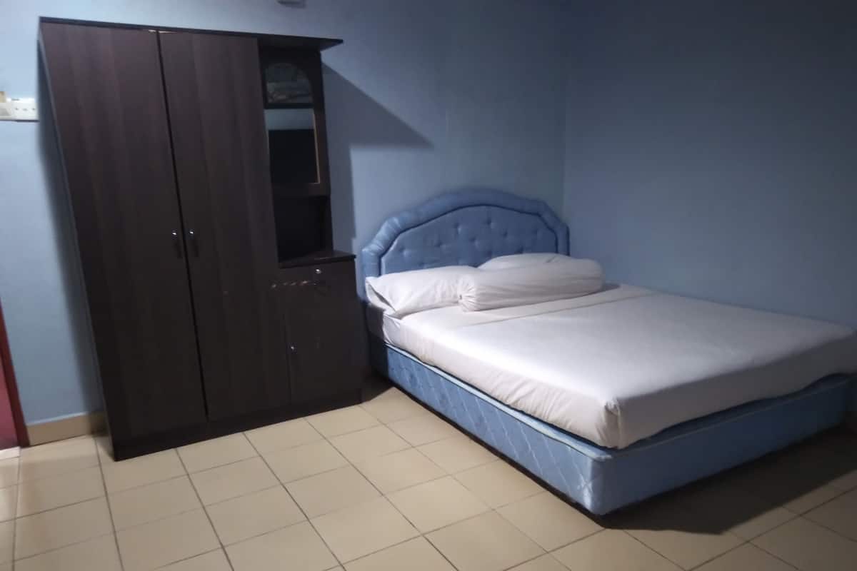 Executive Suite | 1 bedroom, free WiFi, bed sheets