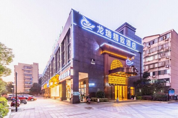 المنشأة من الخارج