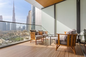 Minibar, Schreibtisch, laptopgeeigneter Arbeitsplatz, Zustellbetten