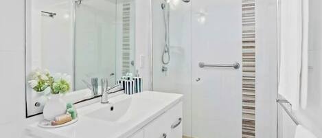 Combined shower/tub, hair dryer, towels, soap