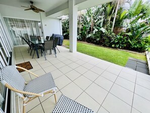 Outdoor dining - BIG Family home, corporate stays, Bribie Holidays, Sandstone Point Hotel Events! (Sandstone Point)