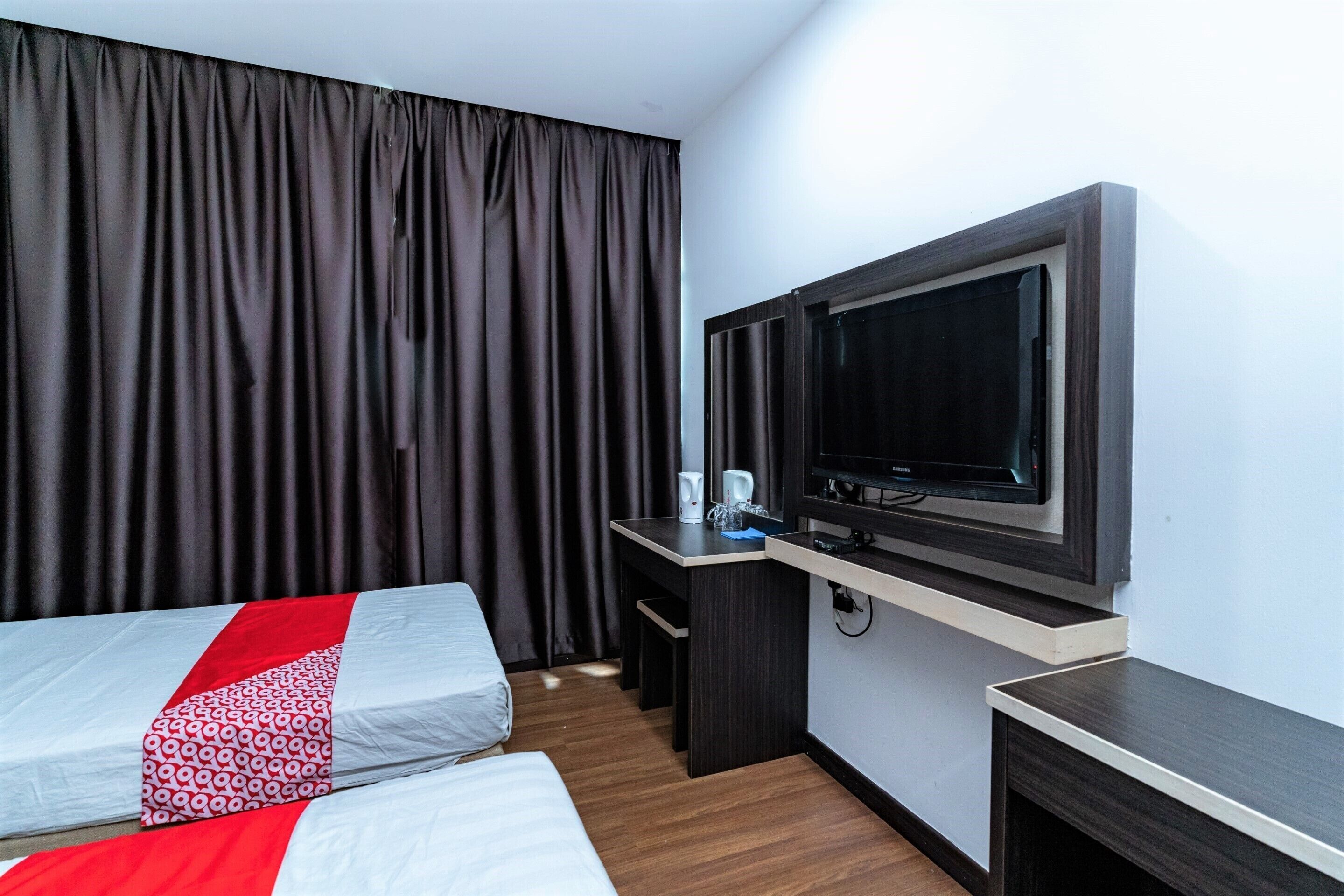 deluxe twin room | free wifi, bed sheets