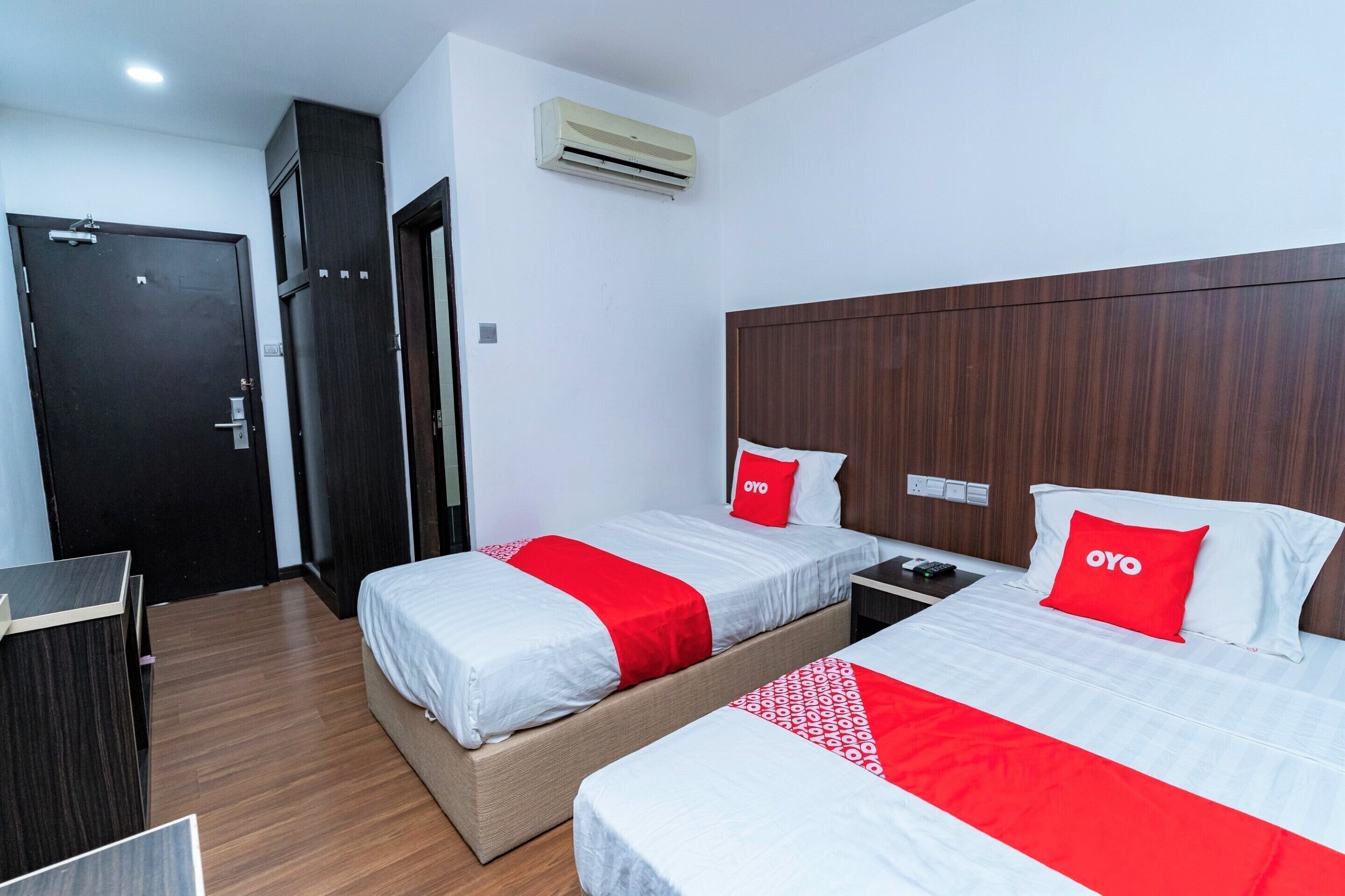 deluxe twin room | free wifi, bed sheets