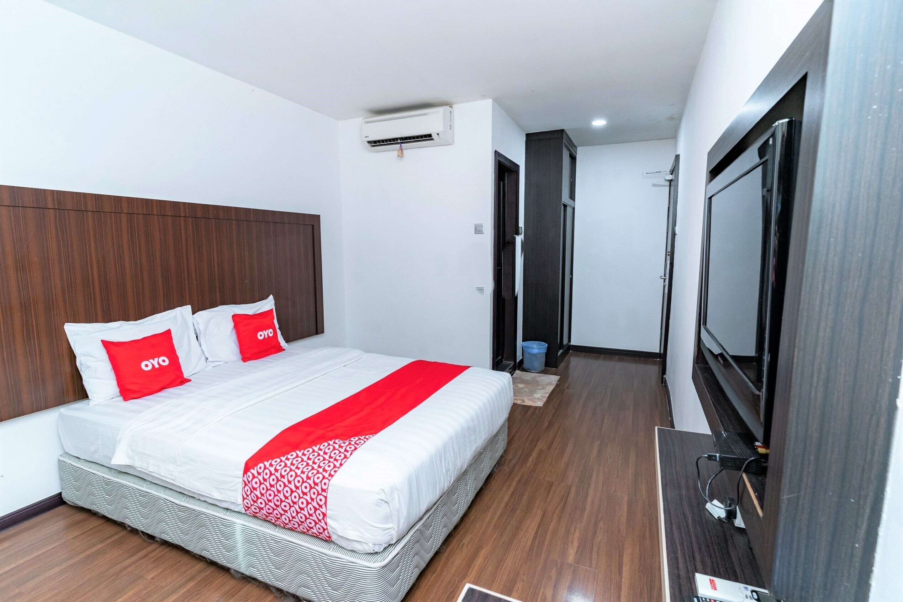 deluxe double room, 1 king bed | free wifi, bed sheets