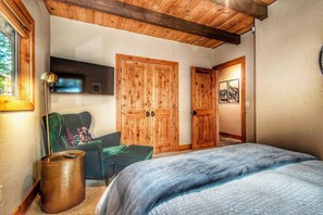 3 室のベッドルーム、旅行用ベビーベッド、WiFi (無料)、ベッドシーツ