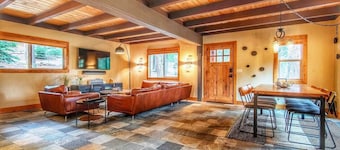 Restful North Ridge | 5 Minutes Walk to Shoreline