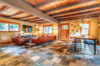 Restful North Ridge | 5 Minutes Walk to Shoreline