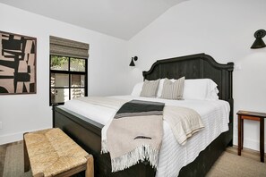 4 bedrooms, iron/ironing board, free WiFi, bed sheets