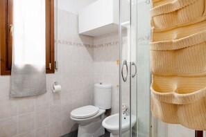 Dusj, hårføner og bidé