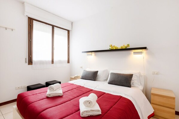 1 habitación, tabla de planchar con plancha y wifi