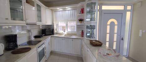 Køleskab, mikrobølgeovn, ovn, opvaskemaskine