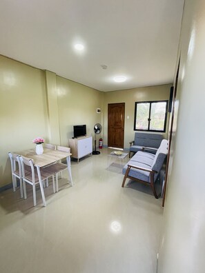 Smart TV - One Bedroom Apartment (Lapu-Lapu City)