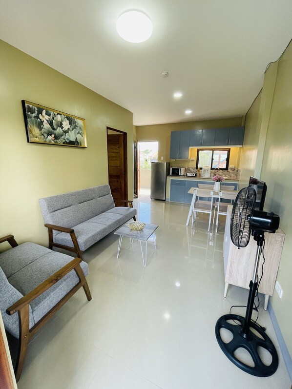 Smart TV - One Bedroom Apartment (Lapu-Lapu City)