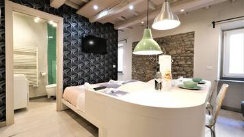 City Apartment | 1 bedroom, down comforters, iron/ironing board, free WiFi